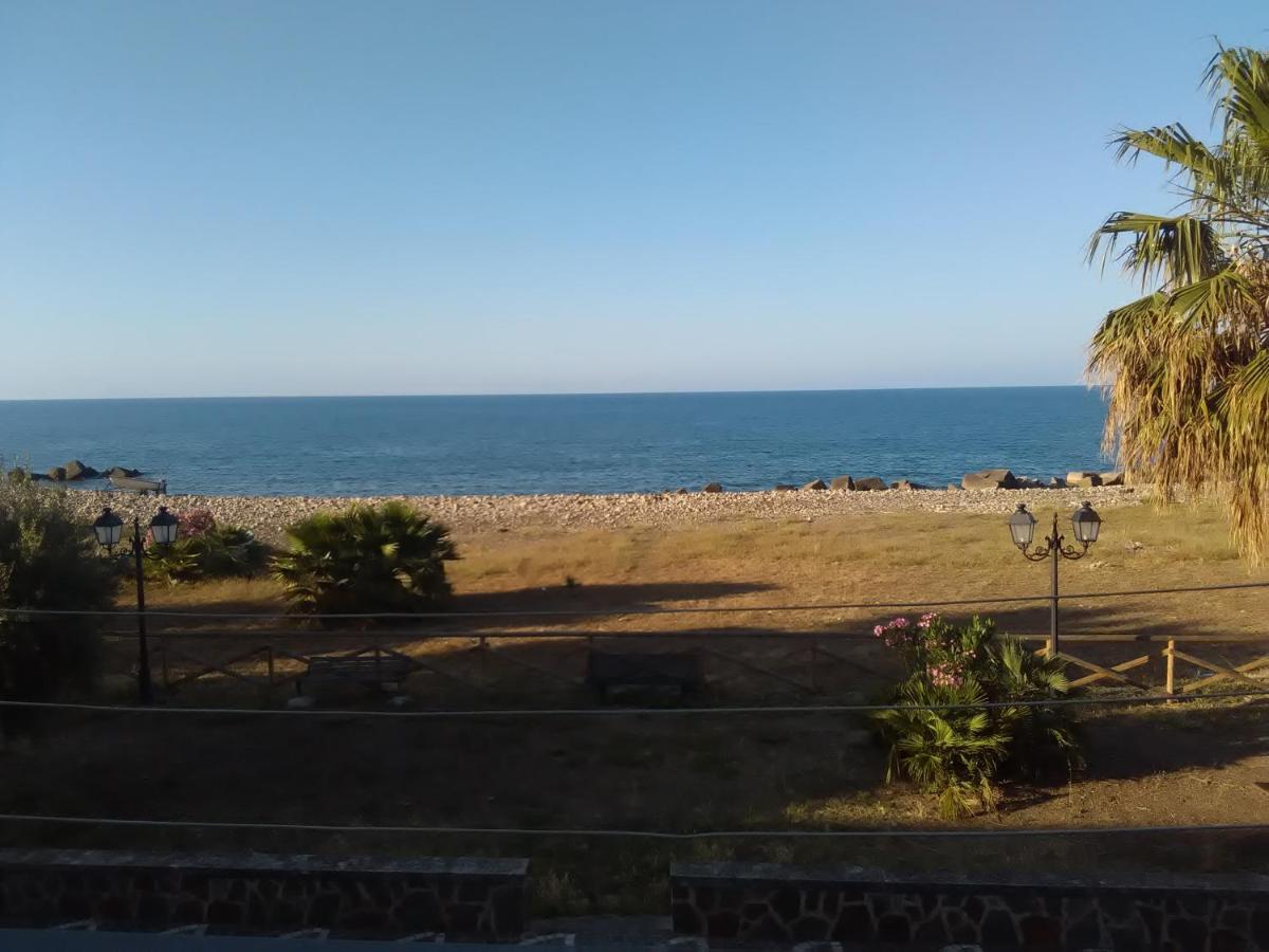 Вилла Casa Lungomare Caronia Marina Экстерьер фото